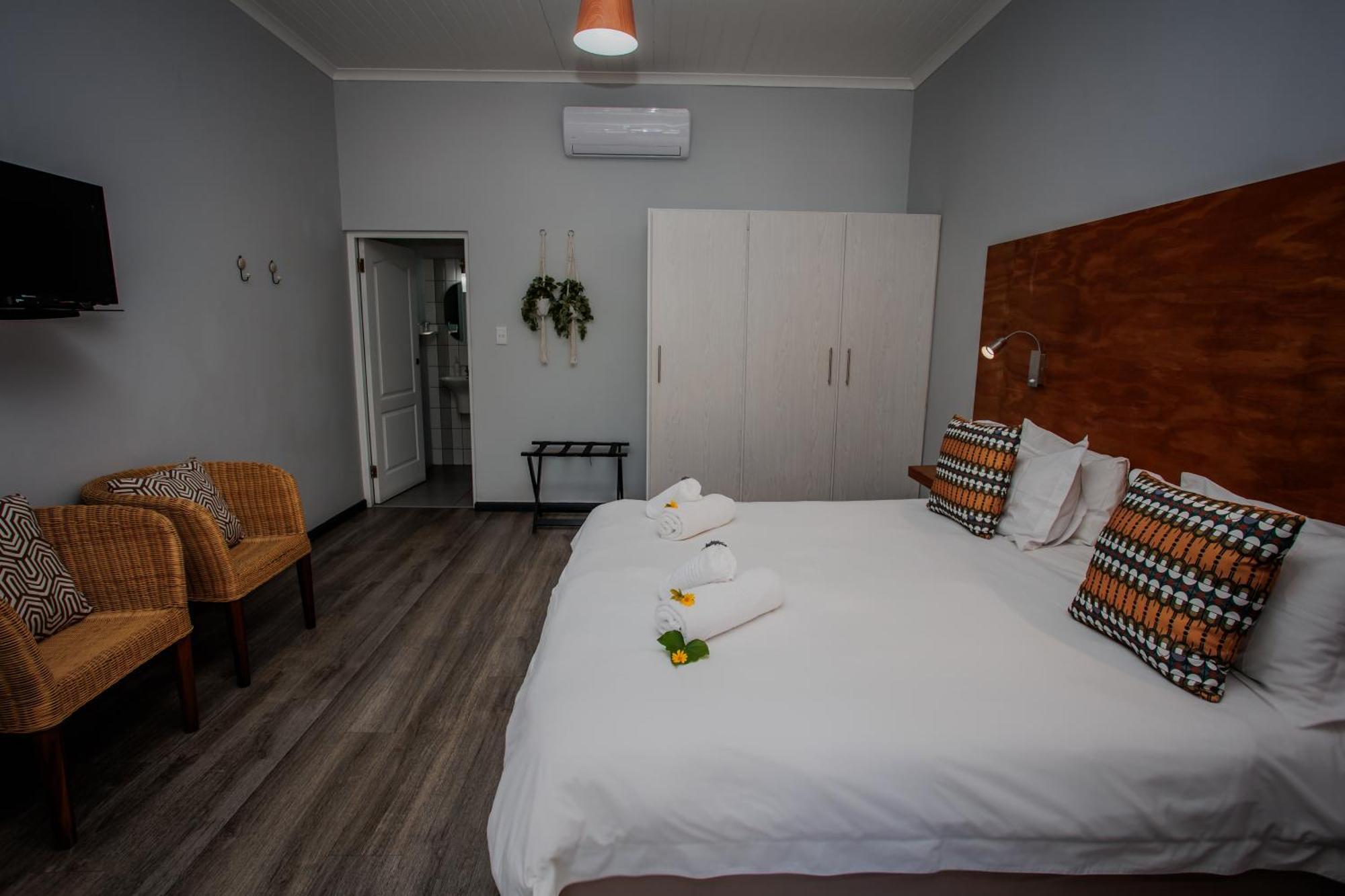 Aan De Eike Guest House Свелендам Екстер'єр фото